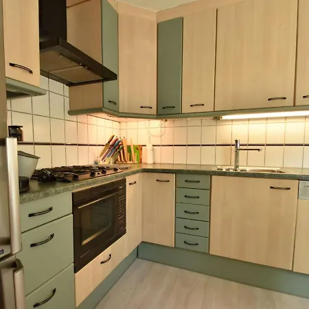 Terraced House With A Veranda In A Green Neighbourhood At The Edge Of بيت للعطل