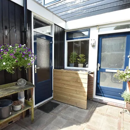 Terraced House With A Veranda In A Green Neighbourhood At The Edge Of بيت للعطل بيرشِن